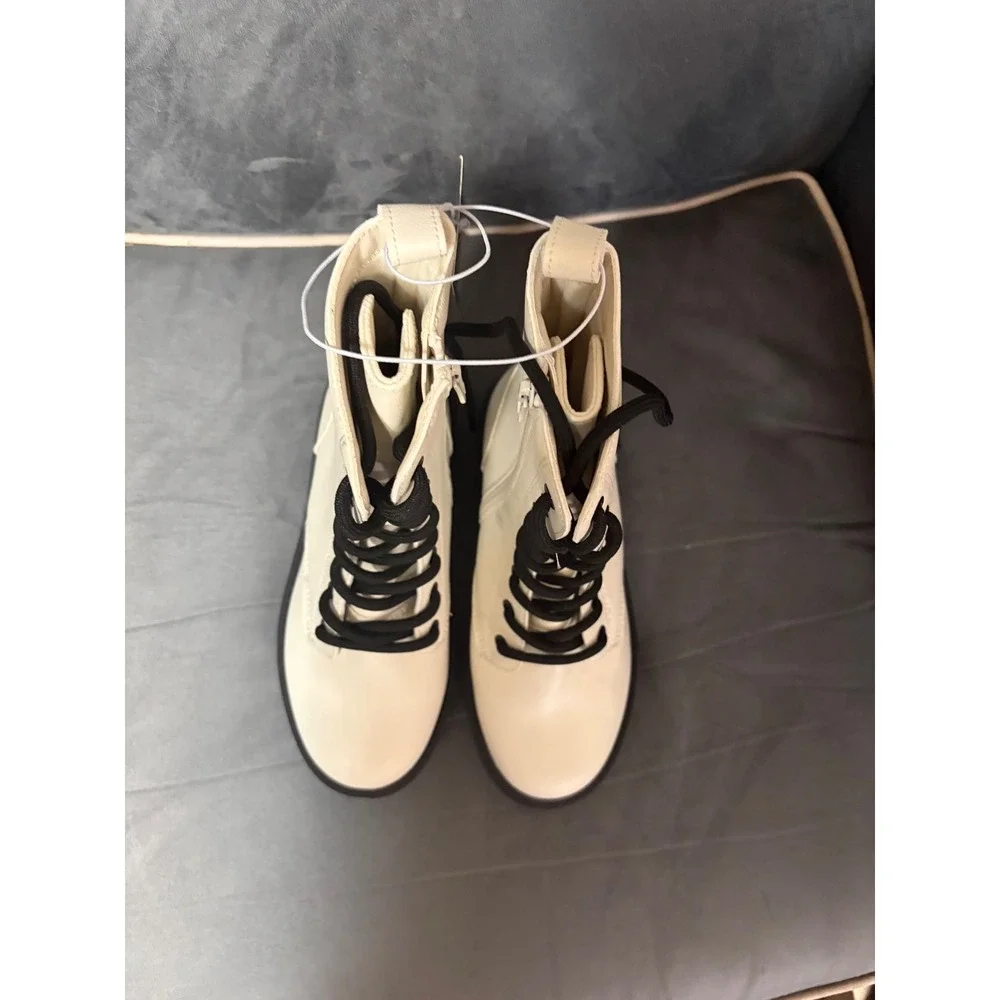 Art Class Khari cream combat boots Lug sole size 1 lace up New without box